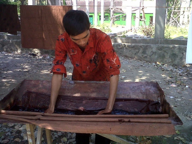  Cara  Membuat  Batik  Tulis Dengan Canting  Beserta Gambarnya