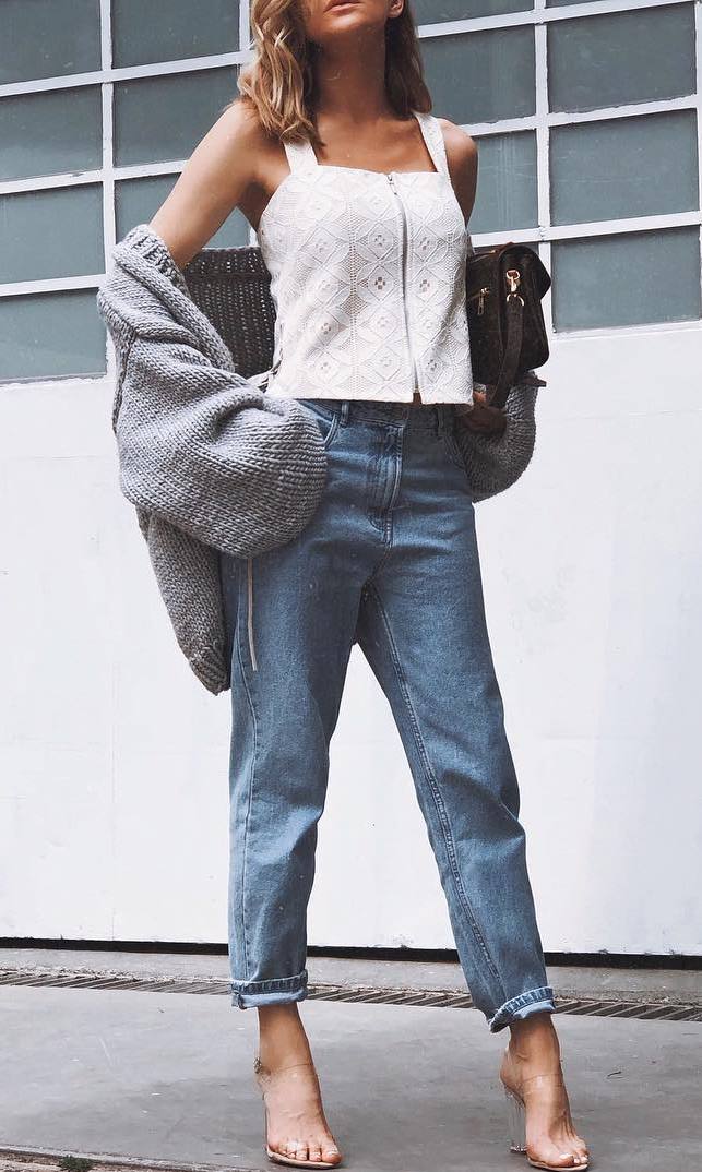 ootd | grey cardigan + bag + white top + boyfriend jeans + heels