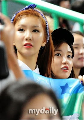 Jungah and Jooyeon watch a game at the 2014 Asian Games