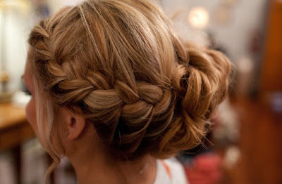 wedding hairstyles for bridesmaids; Wedding bun hairstyles; Curly hairstyles for bride; Half updo wedding hairstyles; wedding hair up braid