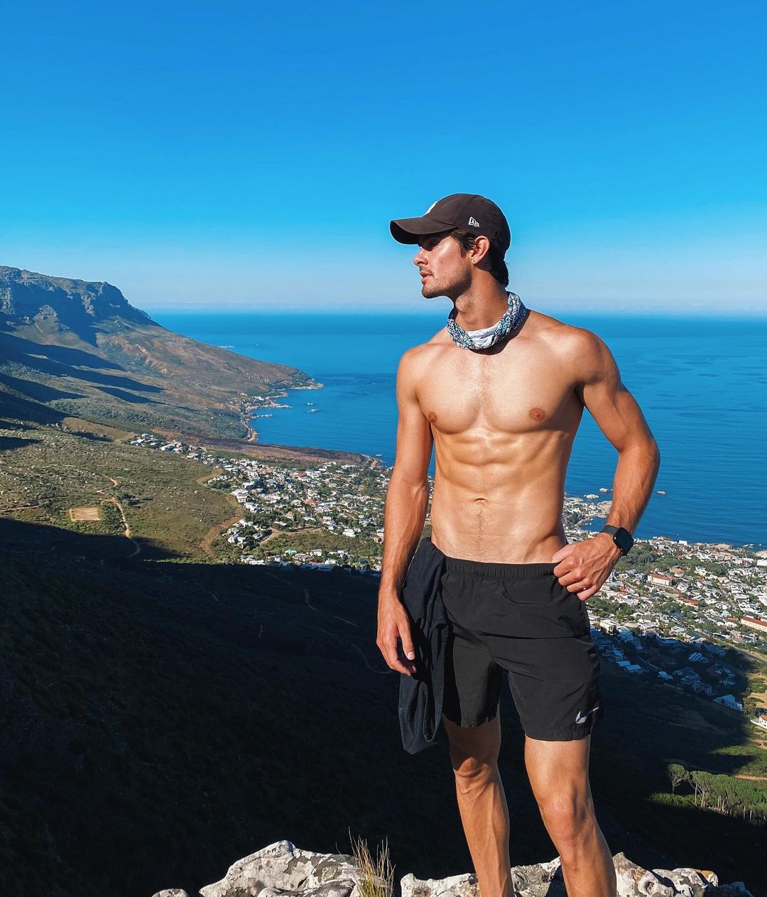 tall-shirtless-skinny-fit-guy-karl-kugelmann-sea-killer-view-mountain