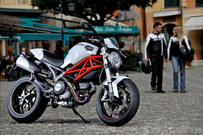 2011 Ducati Monster 796 First Look
