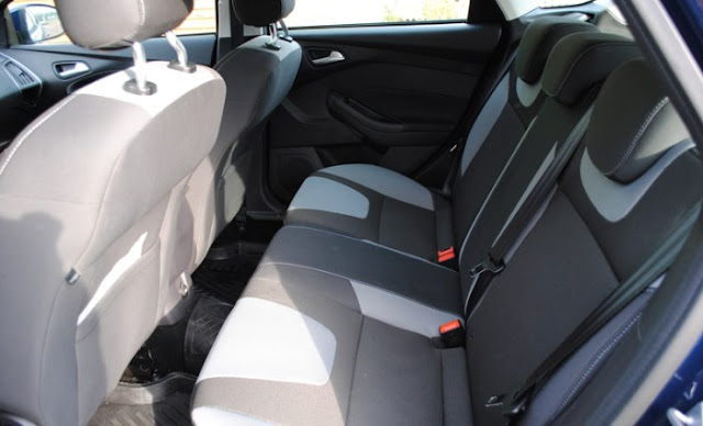 Picture Ford Focus sedan - seats for passengers