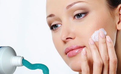 Toothpaste is the Best Way To Get Rid of Pimples Overnight