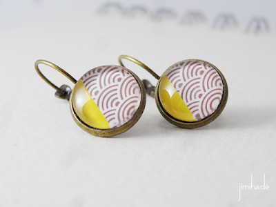 Ref : BOBCA-SEIAJ-1409-01 - Boucles d'oreilles motif japonais vagues et angle jaune