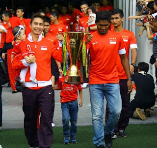 Former LionsXII duo Shahril Ishak and Hariss Harun asean all stars bola sepak