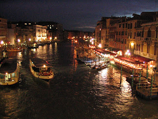 Grand Canal depuis le Rialto de nuit