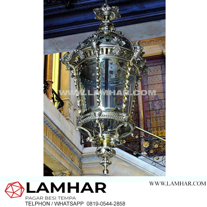 Lampu antik besi tempa