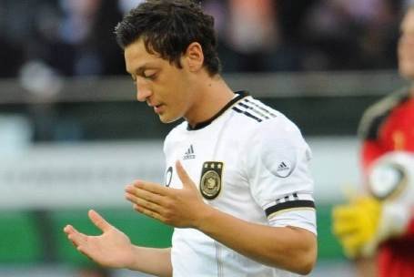 mesut ozil jumatan [DuniaQ Duniamu]