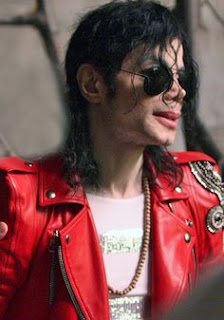 Michael Jackson in Islamic Prayer Beads, after his conversion to a Muslim