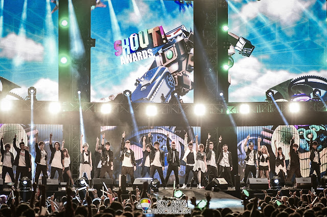 Showdown's awesome dancers @ 8TV Shout! Awards 2012