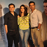 Preity Zinta Looks Sexy In Tight Jeans At Film 'Ishkq In Paris' Press Meet
