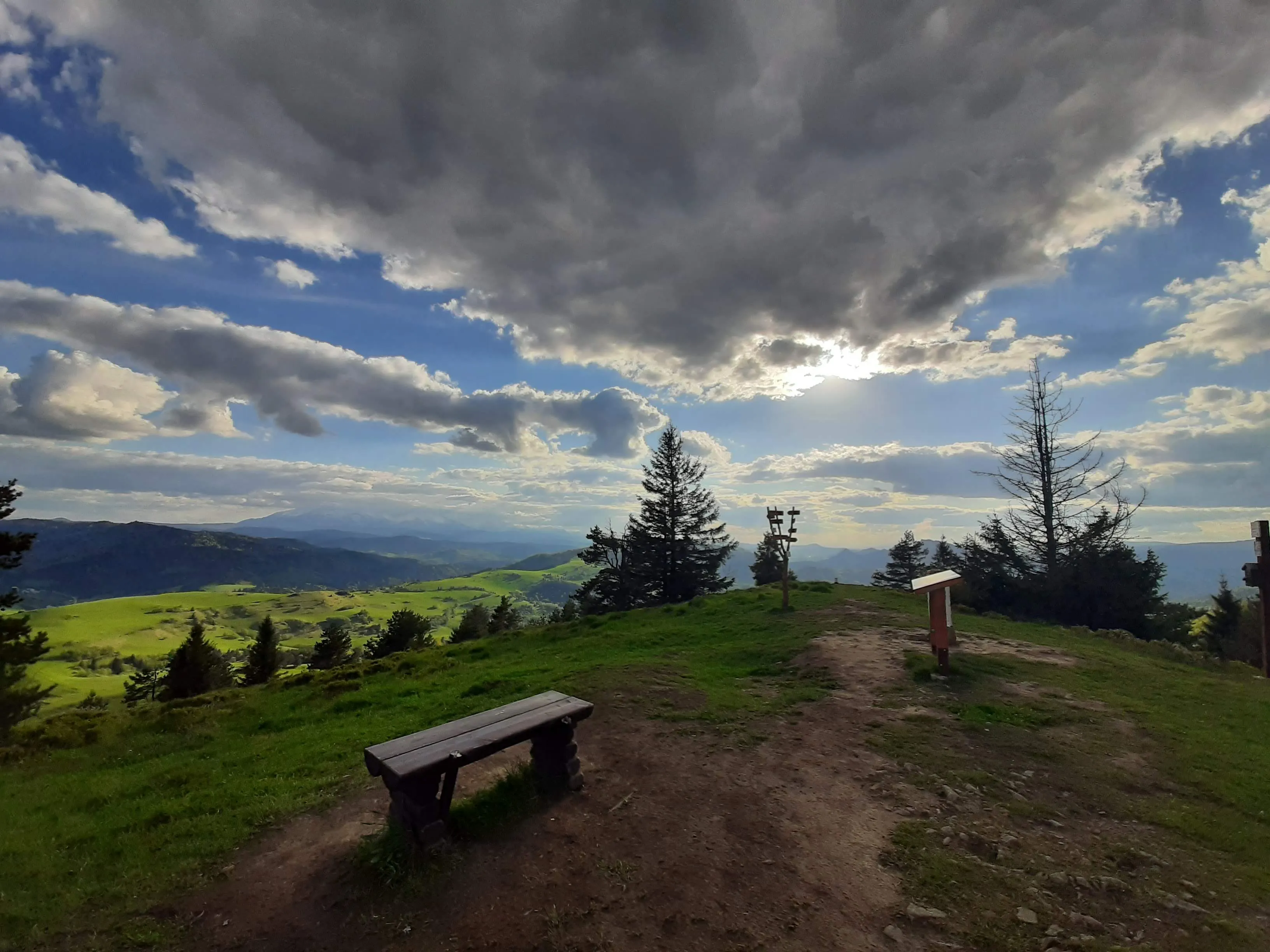 Pieniny Wysoki Wierch. Wysoki Wierch szlak ze Szlachtowej. Najpiękniejsze widoki w Pieninach. Panoramy Pieniny. Szlaki turystyczne w Pieninach.