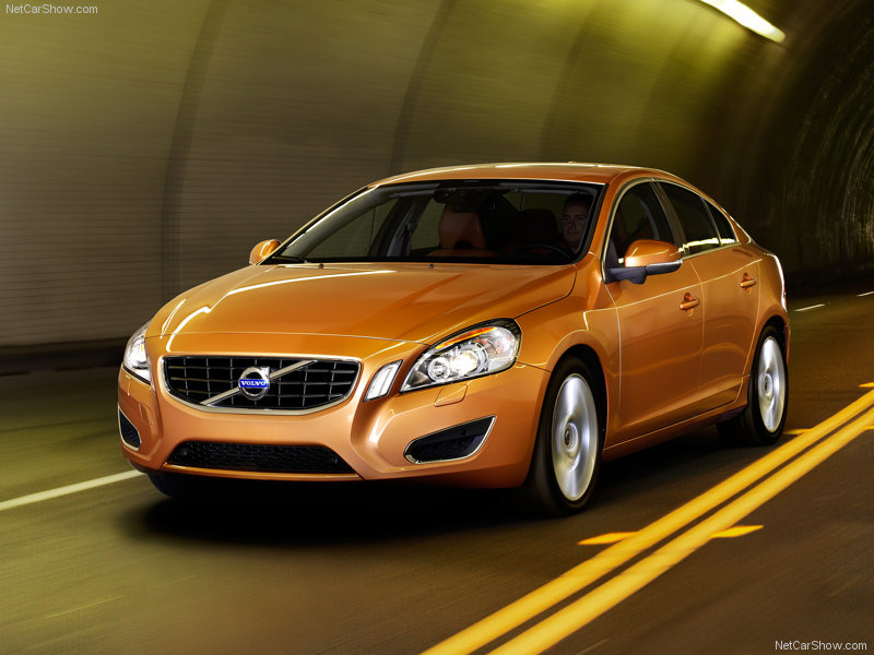 Gambar Mobil Sedan Volvo Seri S60