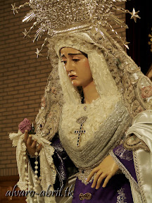 maria-santisima-de-la-caridad-de-granada-besamanos-8-de-septiembre-festividad-liturgica-2013-alvaro-abril-vestimentas-(10).jpg