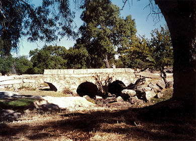 El puente de piedra. 'Los Guijuelos', Ávila.