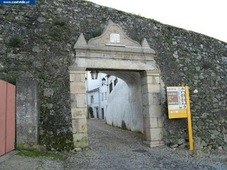 OGIVAL DOORS / Portas Ogivais, Castelo de Vide, Portugal