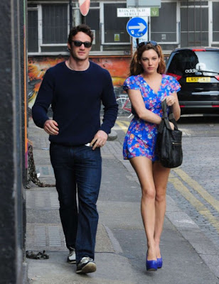 Kelly Brook Looking Hot in a blue flowery dress- 15 Pics