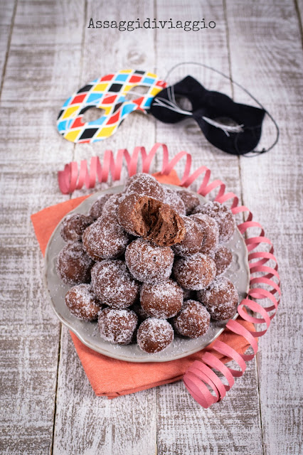 Bomboloni al cioccolato - dolci di Carnevale