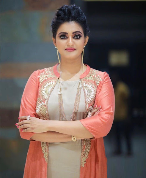 Actress Priyanka Nair Hot Sexy Pictures And Wallpapers - Navel Queens Navel Queens Actress Priyanka Nair Hot Sexy Pictures And Wallpapers - Navel Queens Navel Queens