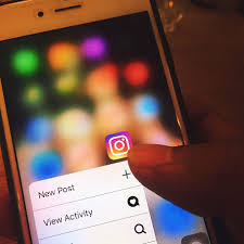 يطالب Instagram بتاريخ الميلاد من الأعضاء الجدد