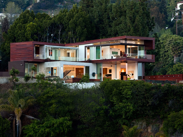 Picture of beautiful home built on the hill surrounded by the vegetation