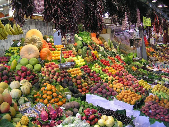 CO2: indispensável para a vida no planeta e base da teia alimentar Mercado em LaBoqueria, Barcelona