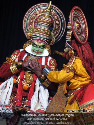 Nalacharitham Onnam Divasam Kathakali: Kalamandalam Balasubrahmanian as Nalan, Kalamandalam Ratheesan as Hamsam.