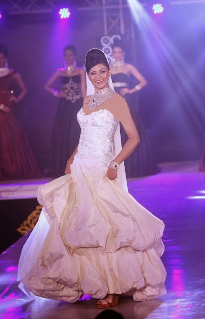 Sushmita Sen in White Bridal Wear at The 1st Bullion And Jewellery Awards