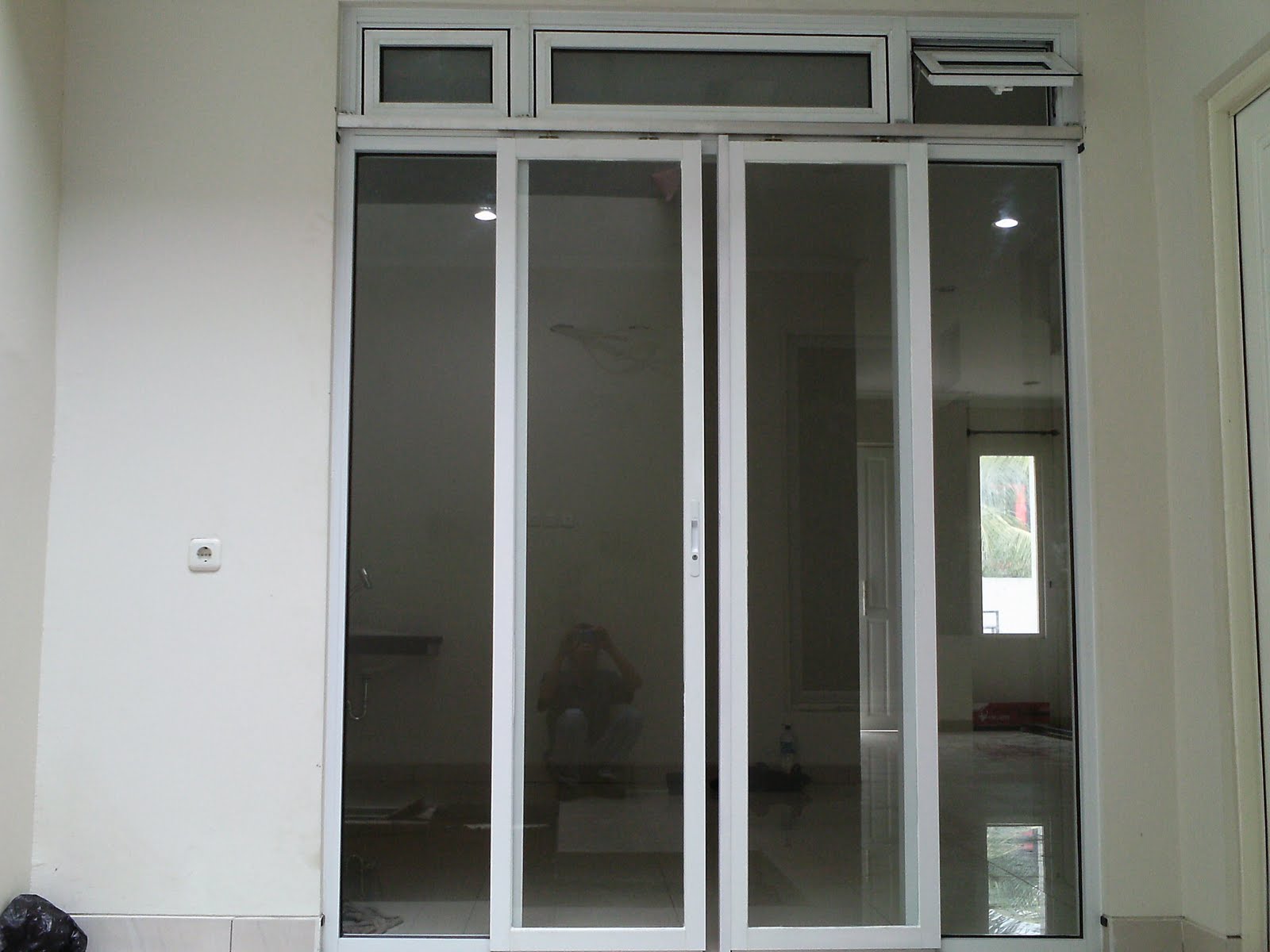 UTAMA ALUMINIUM DAN KACA Kusen aluminium Pintu shower