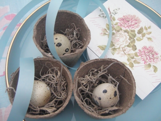 Easter table decoration in shabby chic 