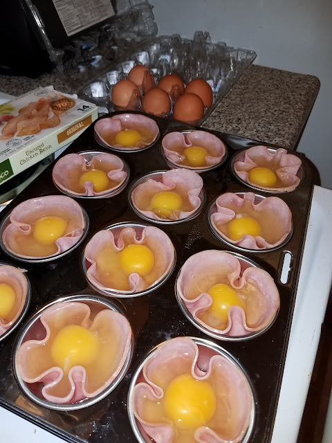 Breakfast Fun: Oven Baked Eggs and Ham in Muffin Tins #breakfast