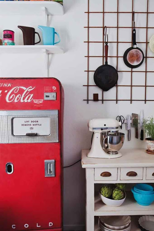 Retro Kitchen Design Idea