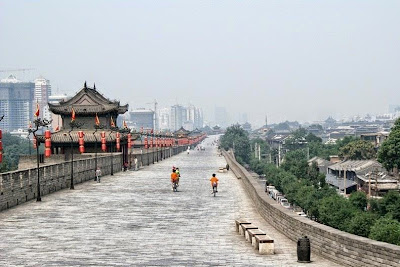 Menelusuri Tembok Benteng Kota Kuno Xi an di China 