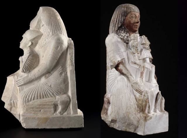 Αριστερά: Άγαλμα ενός αξιωματούχου, πιθανώς του αρχιγραφέα Ramose (i), που παρουσιάζει το άγαλμα ενός βασιλιά που φορά το Μπλε Στέμμα, πιθανώς του Ραμσή Β' (NMS A.1956.139). © National Museums Scotland. Δεξιά: Άγαλμα του Ramose (i) που αφιερώνει ένα άγαλμα του Όσιρι, του Νέφθυ και των τεσσάρων γιων του Ώρου. Λούβρο E16378. © Λούβρο.