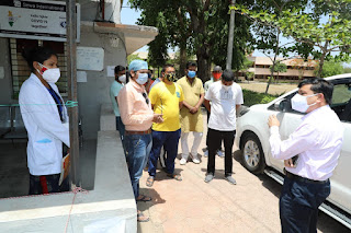 कलेक्टर ने सरस्वती विद्या मंदिर में चल रहे क्वारन्टइन सेंटर का किया निरीक्षण