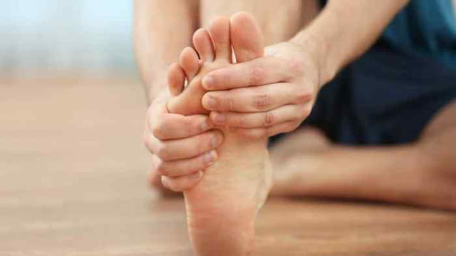 Easy treatment for itching in the feet due to fungus