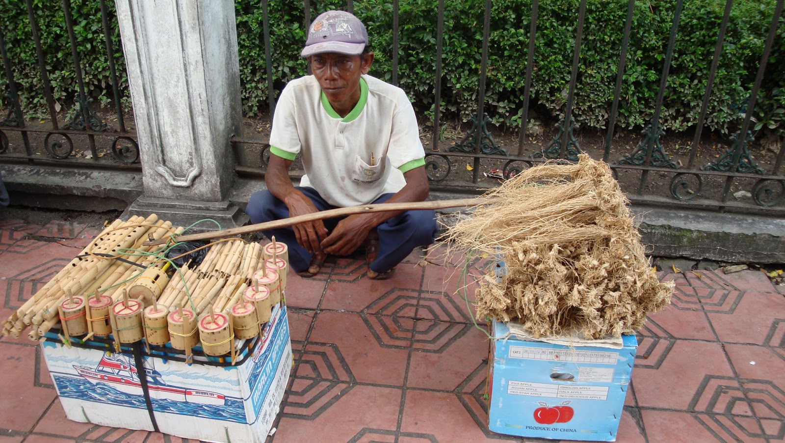 PEDAGANG KERAJINAN  DI MALIOBORO POTENSI PENINGKATAN 