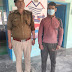 ऑपरेशन स्माइल के तहत पुलिस ने युवक को मिलाया परिजनों से 