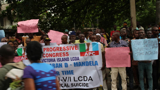 Pandemonium in front of APC National Leader?s House, Bola Tinubu at Ikoyi, Lagos