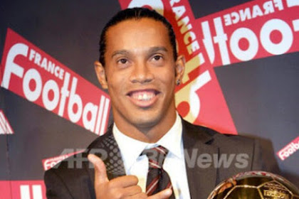 Ronaldinho Pension Sepak Bola Di Usia 37 Tahun