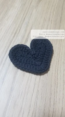 Crafting Love: Versatile Heart Applique Crochet Pattern with Step-by-Step Instructions and Visual Chart