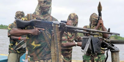 Niger Delta Avengers threaten to resume attacks on the Nigerian oil sector