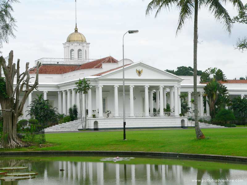  Istana  Bogor Jawa Barat ONE WITH NATURE