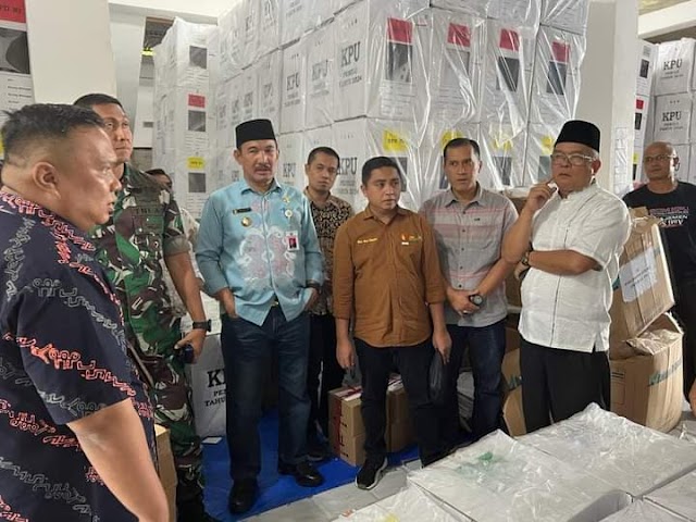 Distribusi Dimulai hari Minggu, Bawaslu Kerinci Cek Logistik ke Gudang KPU