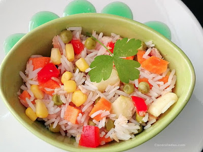 ensalada de arroz con atún