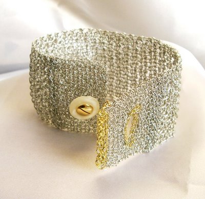 [gold+and+silver+crochet+wire+cuff.JPG]