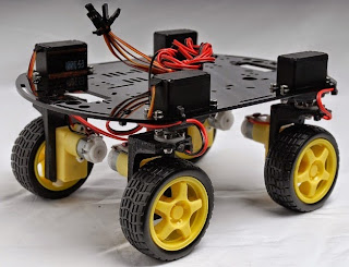 Robot 4WD con 4 servos