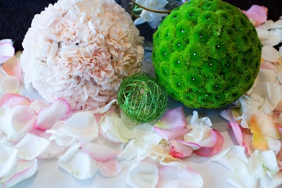 The pomander ball is a beautiful design for wedding decoration 