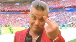 Musique: Robbie Williams, son geste ahurissant pendant la Coupe du monde